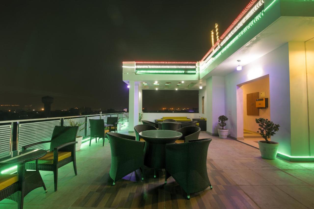 Twin Towers Bed & Breakfast Greater Noida Ngoại thất bức ảnh
