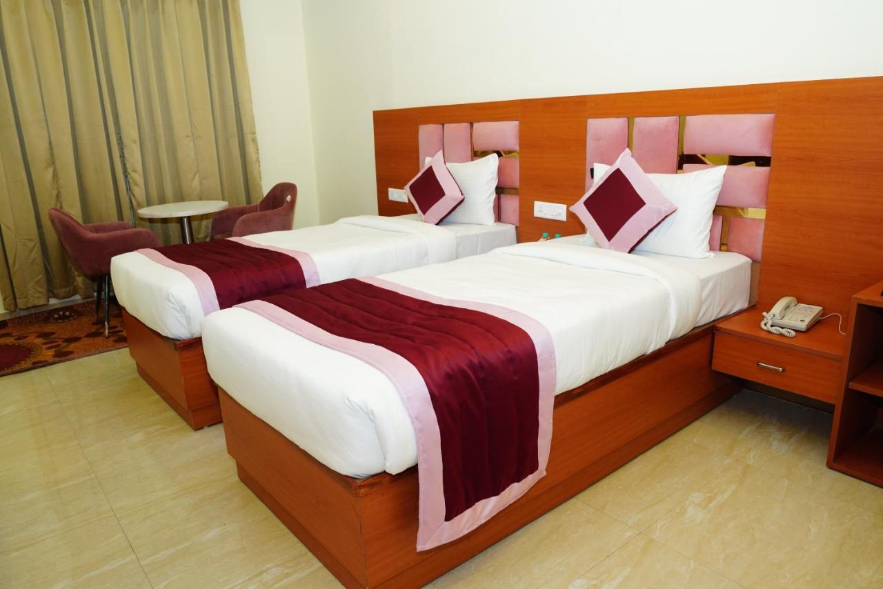 Twin Towers Bed & Breakfast Greater Noida Ngoại thất bức ảnh