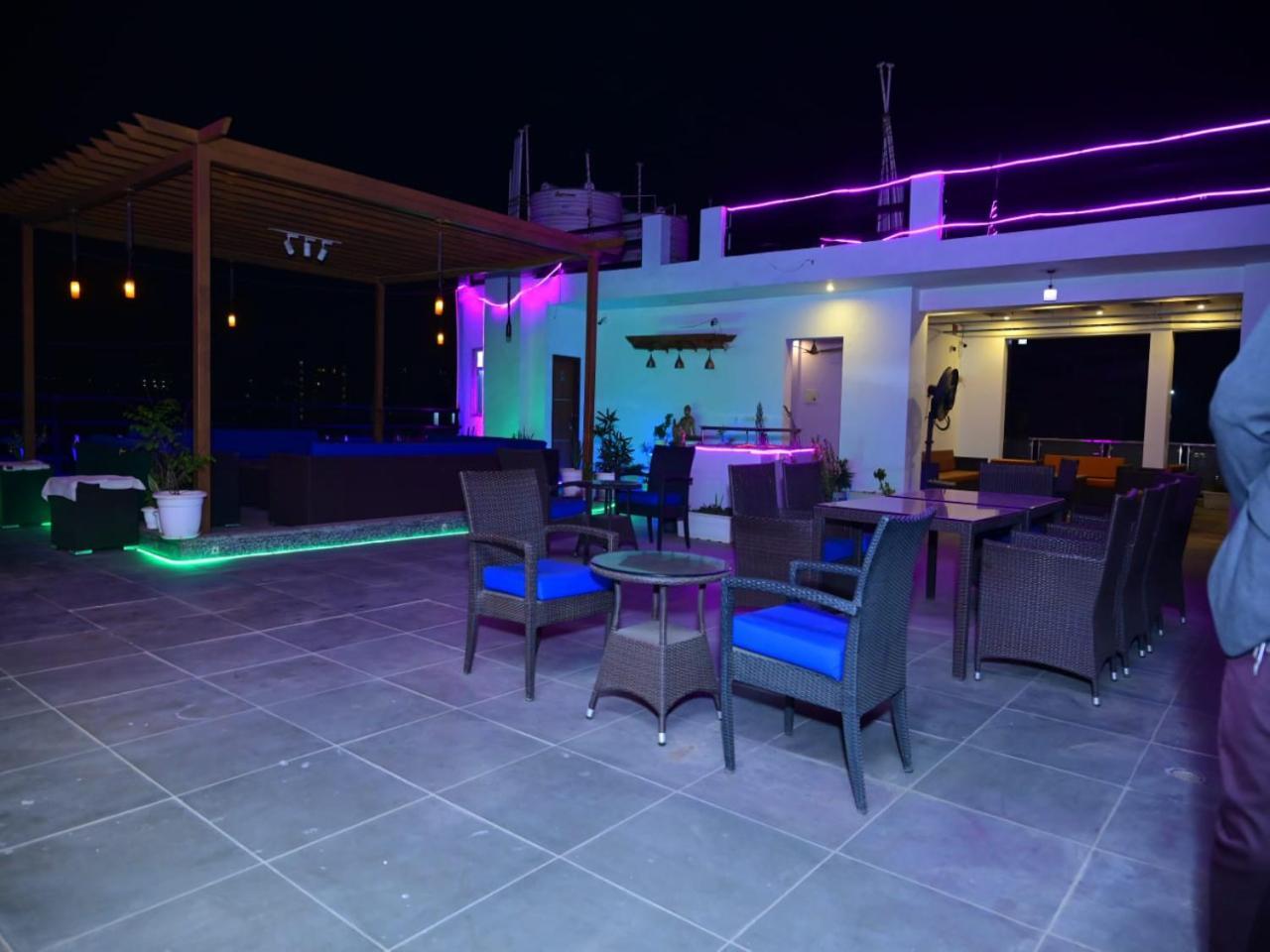 Twin Towers Bed & Breakfast Greater Noida Ngoại thất bức ảnh