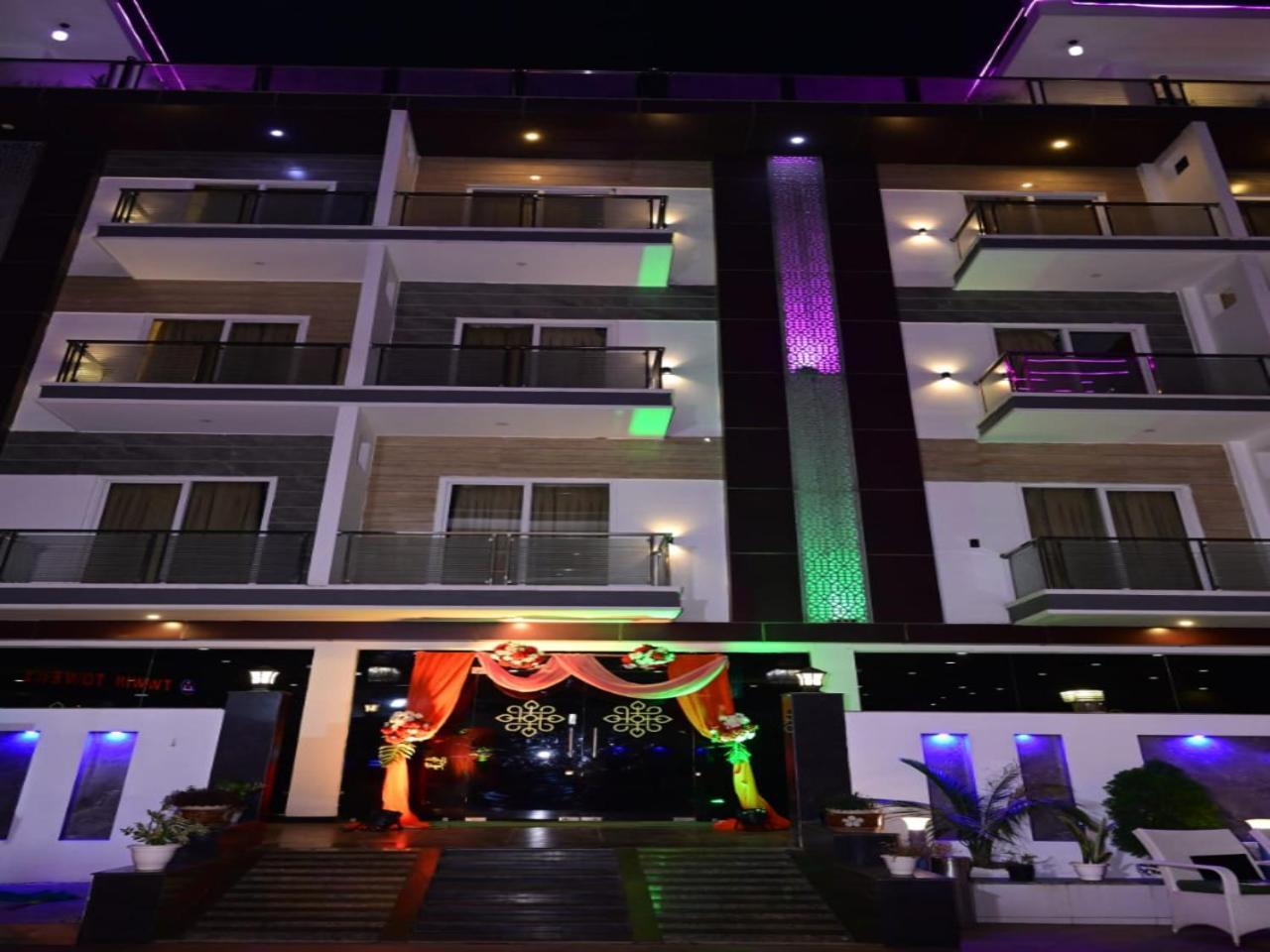 Twin Towers Bed & Breakfast Greater Noida Ngoại thất bức ảnh